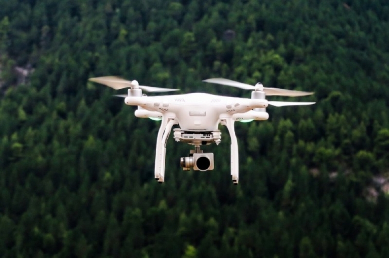 Policyjne drony i helikopter pomagają sprawdzić czy mieszkańcy zostali w domach - Fot. archiwum Radia Wrocław