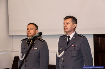 Kilkudziesięciu mundurowych na odprawie w czasie pandemii. Komentarza komendanta dolnośląskiej policji nie będzie