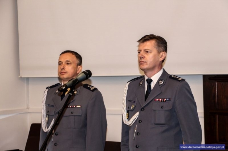 Kilkudziesięciu mundurowych na odprawie w czasie pandemii. Komentarza komendanta dolnośląskiej policji nie będzie - Fot. Beata Makowska