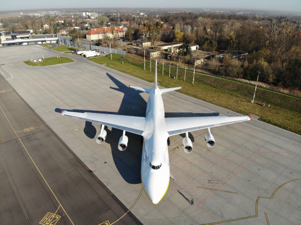 Ogromny transport medyczny wylądował na wrocławskim lotnisku - fot. Port Lotniczy Wrocław