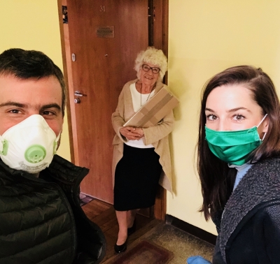 "To są&nbsp;niezwykle silne emocje". Pomagają uczestnikom Powstania Warszawskiego