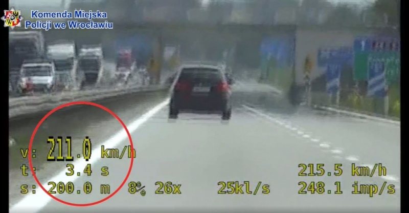Ponad 200 km/h na A4. Obywatel Korei myślał, że to dozwolona prędkość - fot. policja Wrocław