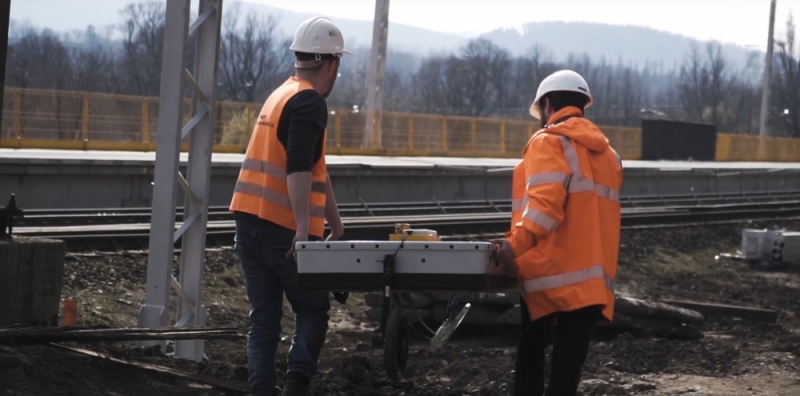 W Wałbrzychu georadary poszły w ruch. Tym razem nie szukano Złotego Pociągu  - screen z YT/PKP Polskie Linie Kolejowe