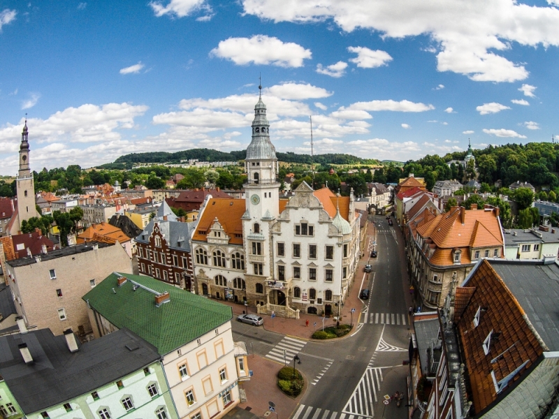 Urząd miasta w Kamiennej Górze otwiera się na petentów - fot. Facebook Miasto Kamienna Góra