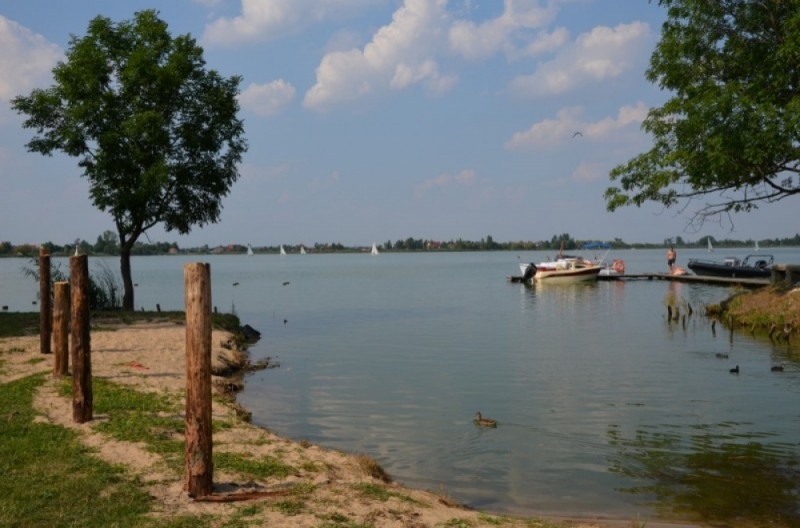 Mieszkańcy Kunic cieszą się na najspokojniejsze lato w tym wieku - Jezioro Kunickie (fot. archiwum radiowroclaw.pl)