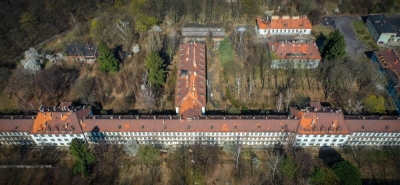 Niszczeje największy w Polsce poniemiecki kompleks szpitalny [WIDEO]