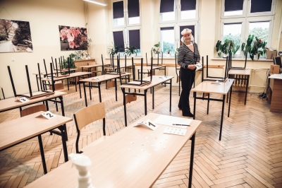 Dystans, dezynfekcja, maseczki. Tak wygląda w tym roku matura [GALERIA] - 9