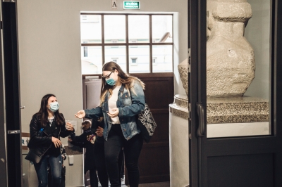 Dystans, dezynfekcja, maseczki. Tak wygląda w tym roku matura [GALERIA] - 1