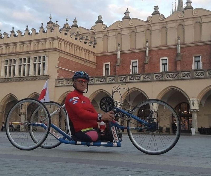 Przejedzie pół Polski na handbiku. Niepełnosprawny kolarz dotarł do Wrocławia - fot. www.domwlodzi.org