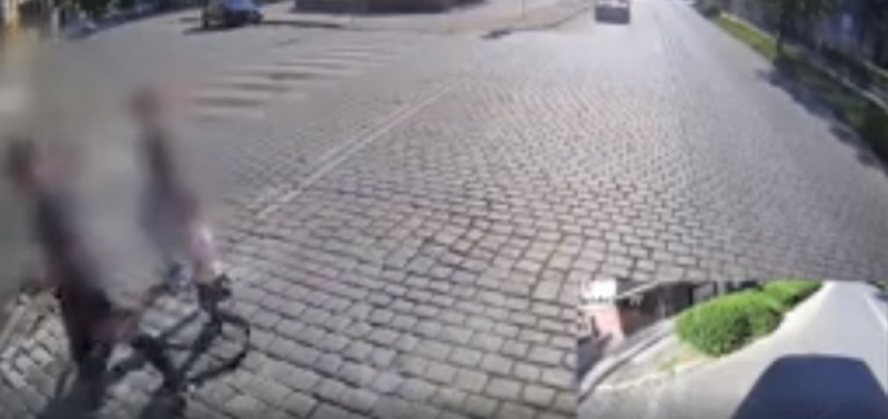 Świdnica: Bohater z MPK. Autobusem zasłonił pieszych [FILM] - fot. MPK Świdnica/ kadr z nagrania