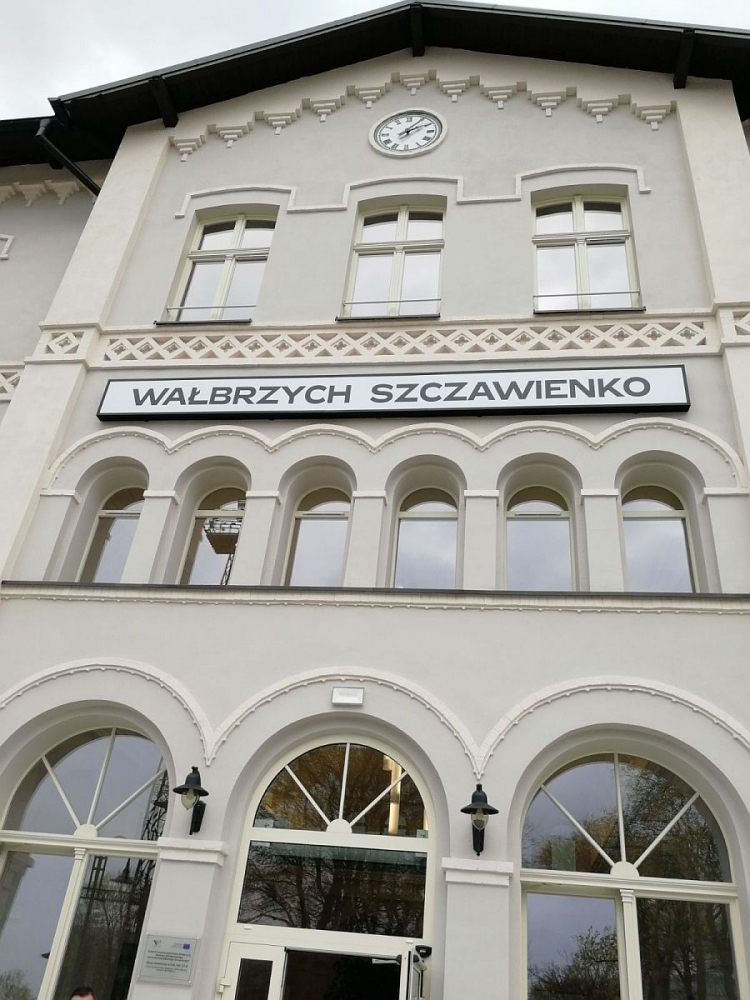 Zakończono przebudowę peronu na stacji Wałbrzych Szczawienko - fot. archiwum radiowroclaw.pl