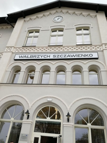 Zakończono przebudowę peronu na stacji Wałbrzych Szczawienko