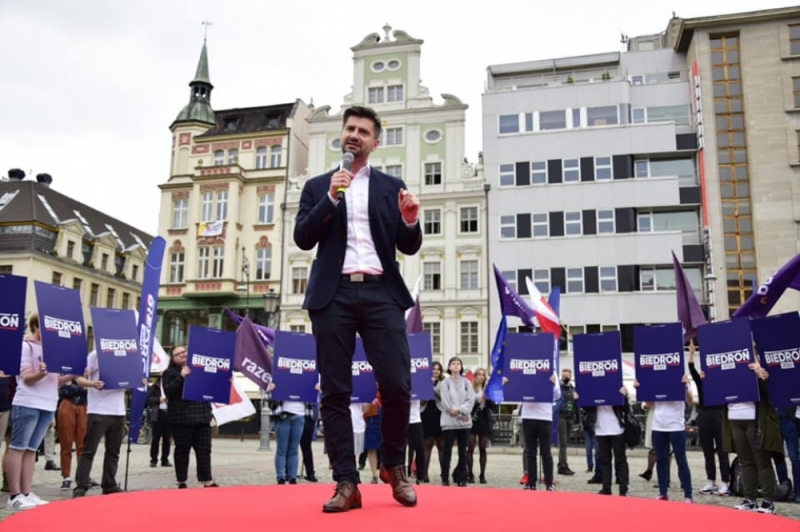 Wyborcze postulaty Lewicy w sprawie gospodarki i związków partnerskich - fot. FB/Robert Biedroń