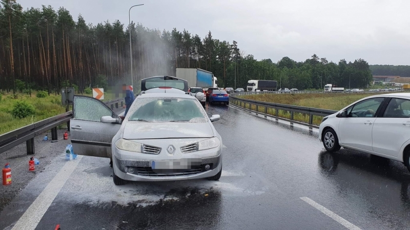 Uwaga kierowcy! Na S3 zapalił się samochód osobowy - fot. Facebook/ 112 Polkowice