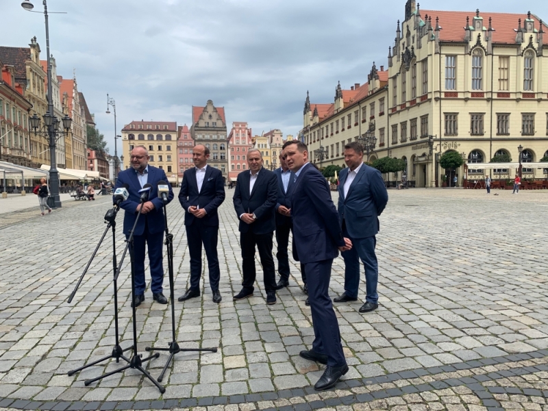 Borys Budka we Wrocławiu z apelem do prezydenta Andrzeja Dudy - (fot. Malwina Gadawa)