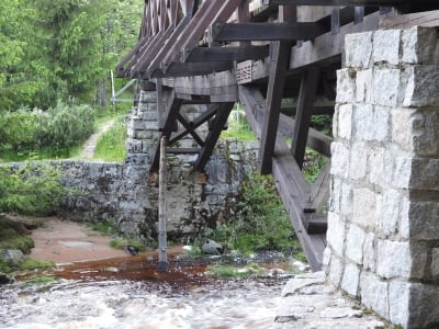 Malowniczy most na Izerze zamknięty. Grozi zawaleniem  - 2