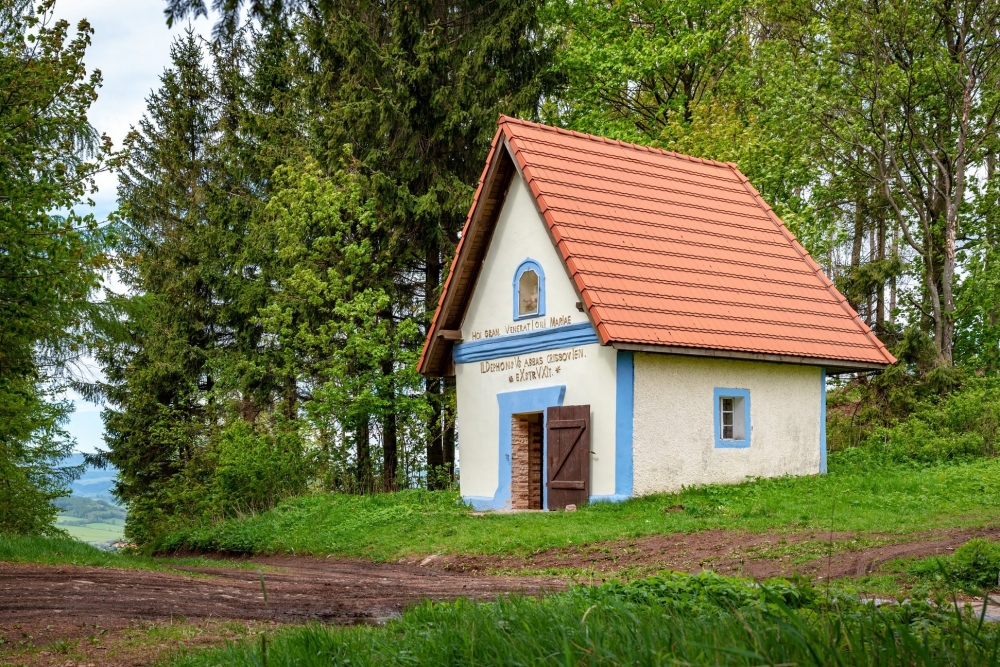 Niezwykłe historie wiejskich kapliczek w gminie Czarny Bór - fot. FB gmina Czarny Bór
