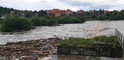 Trudna sytuacja hydrologiczna na ziemi kłodzkiej. Poziom wód jednak zaczął opadać  - 3