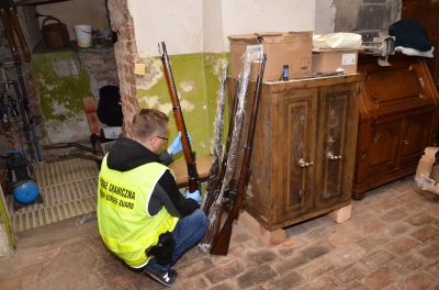 Funkcjonariusze SG i policjanci zlikwidowali arsenał broni i amunicji [FOTO] - 1