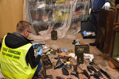 Funkcjonariusze SG i policjanci zlikwidowali arsenał broni i amunicji [FOTO] - 2
