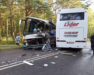 Wypadek dwóch autobusów i busa w Dźwirzynie: Rannych ratował policjant z Lwówka Śląskiego