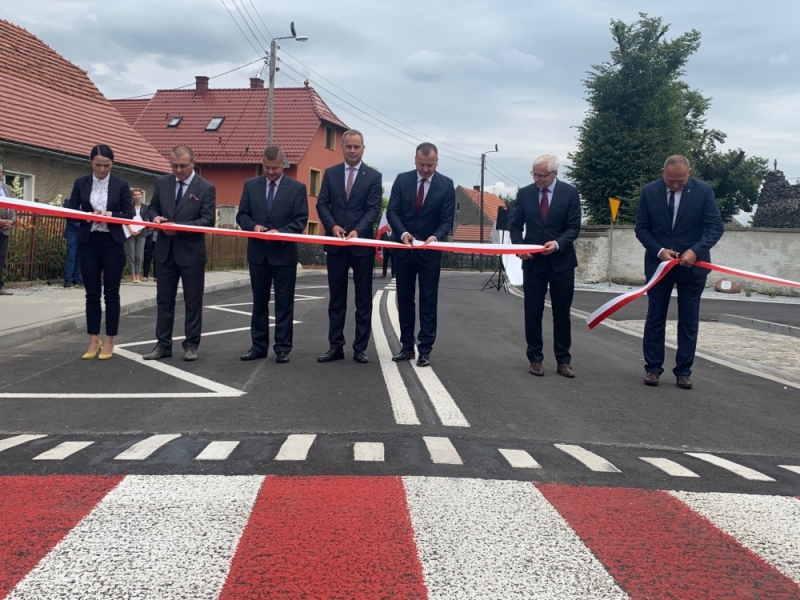 Domaniów: Przez centrum można jechać wyremontowaną trasą - fot. Malwina Gadawa