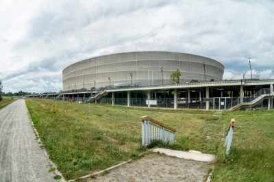 Więcej betonu, mniej zieleni. Miasto sprzeda działkę koło Stadionu Miejskiego