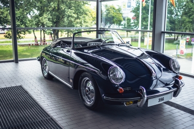 Gratka dla fanów marki Porsche. Ponad 20 klasyków we Wrocławiu - 11