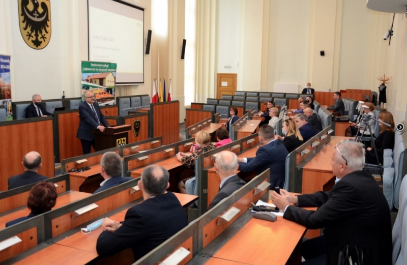 Promesy na budowę sieci wodnokanalizacyjnej - fot. mat. prasowe UMWD