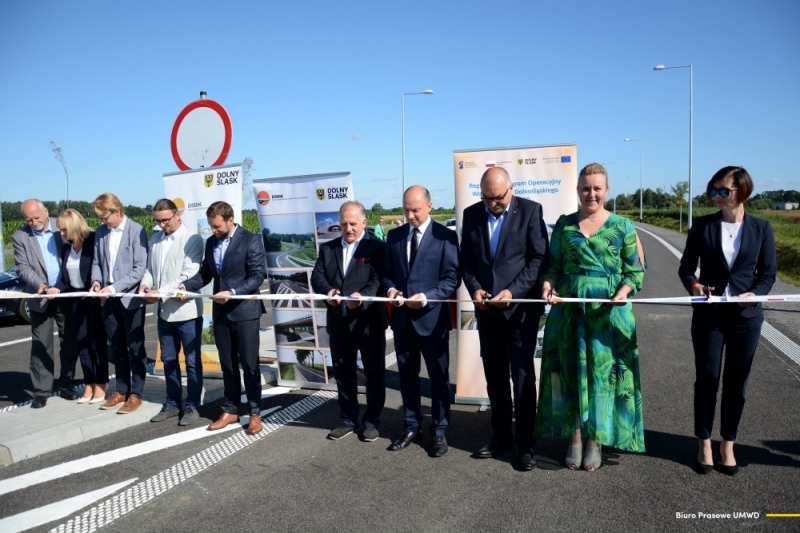 Oficjalnie otwarta została obwodnica Luboszyc i Irządz - fot. UMWD