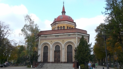 Kaplica najstarszego legnickiego cmentarza do remontu