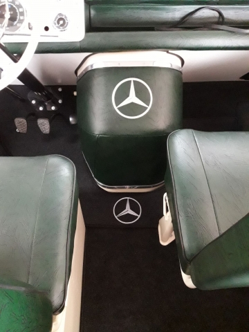 Rajd jak żaden inny. Na trasie stare Warszawy i Mercedesy - 20