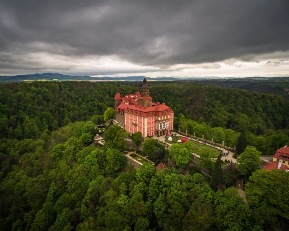 Zamek Książ: Pokolorowali stare zdjęcia. Efekty niebawem na wirtualnej wystwie - fot. Zamek Książ w Wałbrzychu