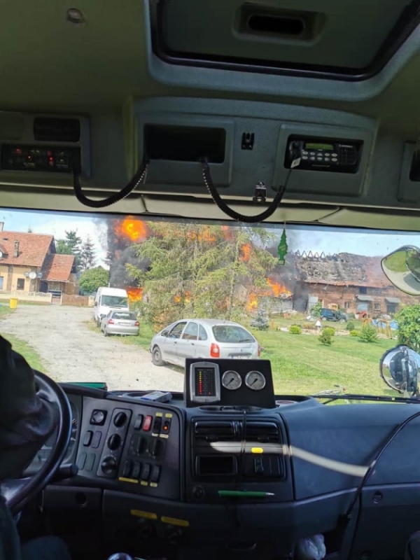 Pożar stodoły w Pietrowicach Małych - fot. Facebook/ Bieżące interwencje straży pożarnej z dolnośląskiego