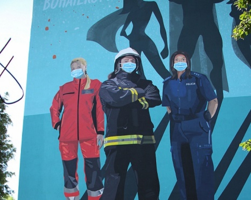 Mural dla służb. Polkowice dziękują superbohaterom, którzy walczą z koronawirusem - fot. K. Kurczab