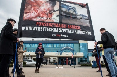 Apel straży miejskiej: Oburzają cię antyaborcyjne plakaty? Zadzwoń