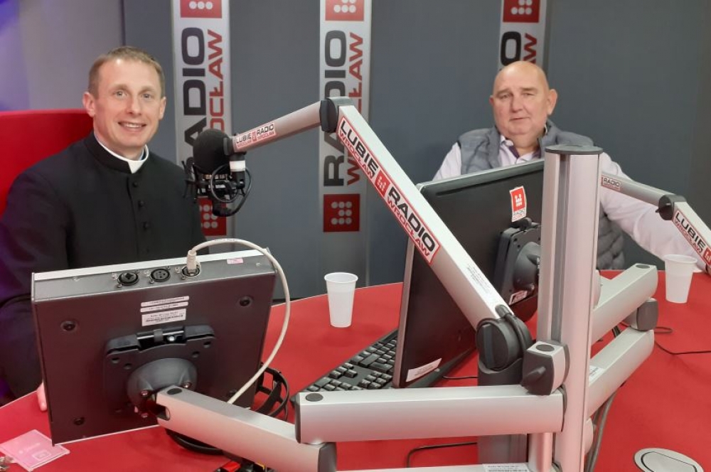 Kogut pieje za głośno, dzwon z kościoła irytuje, czyli jak rozwiązywać konflikty sąsiedzkie - FOT. Maciej Sas