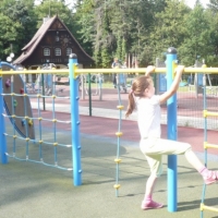 Plac zabaw na Słonecznej Polanie w Szczawnie Zdroju