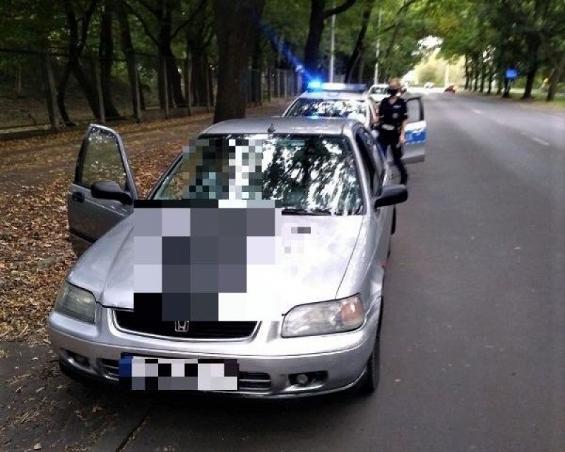 Kierowca po narkotykach z podrobionym prawem jazdy. Pasażer też zatrzymany - www.wroclaw.policja.gov.pl