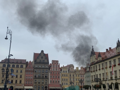 W centrum Wrocławia spłonął samochód  - 1