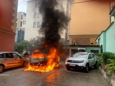W centrum Wrocławia spłonął samochód  - 3