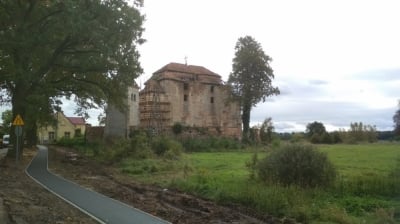 W Jędrzychowie wreszcie rozpoczął się remont zamku
