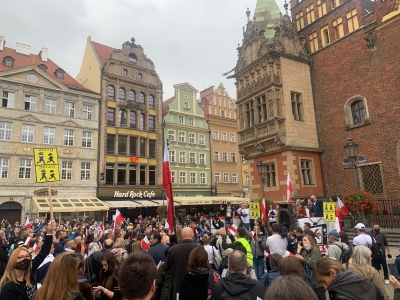 Antycovidowcy manifestowali we Wrocławiu. Protest został rozwiązany  - 8