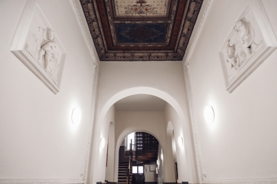 Zachowany fresk, piękny układ. Klatka schodowa na Nadodrzu [FOTOSPACER]