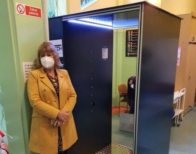 W kłodzkim szpitalu zainstalowano 3 kabiny do dezynfekcji