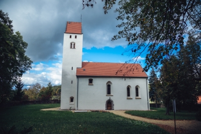 Prosty i wiekowy. Kości&oacute;ł św. Mikołaja w Świnach z XIII wieku [FOTOGALERIA]