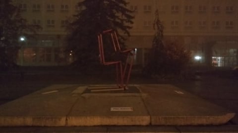 Symbol Strajku Kobiet stanął na legnickim Placu Słowiańskim - 0