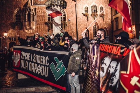 Kilka tysięcy osób na Marszu Niepodległości [ZDJĘCIA] - 16
