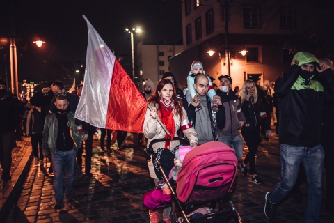 Kilka tysięcy osób na Marszu Niepodległości [ZDJĘCIA] - 18