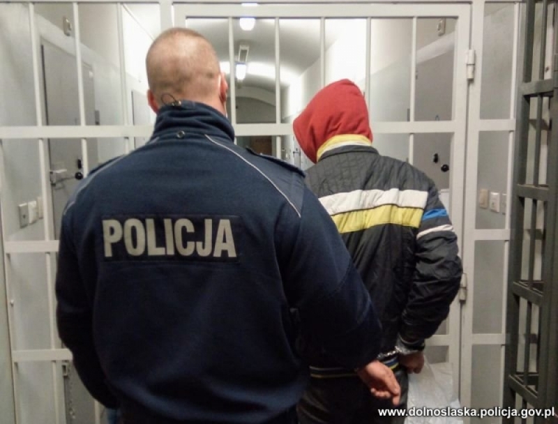 Policja zatrzymała podejrzanych o próbę wymuszenia haraczu - fot. dolnoslaska.policja.gov.pl